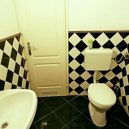 Quiet,cozy And In The B2 Sza